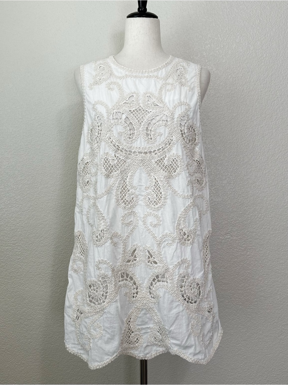 H&M White Eyelet Embroidery Sleeveless Shift Dress, Sz Medium